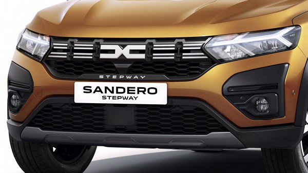 Narandžasti Sandero Stepway - branici